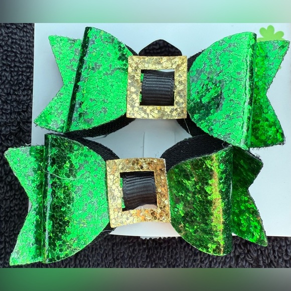 Claire's St. Patrick’s Day Leprechaun Green Black Gold Glitter Hair Bow Clips - Picture 3 of 6